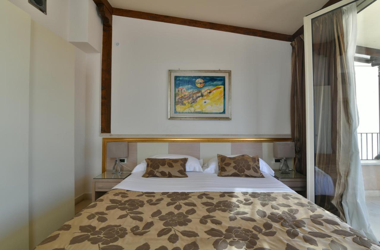 Hotel Le Chevalier Taormina Buitenkant foto